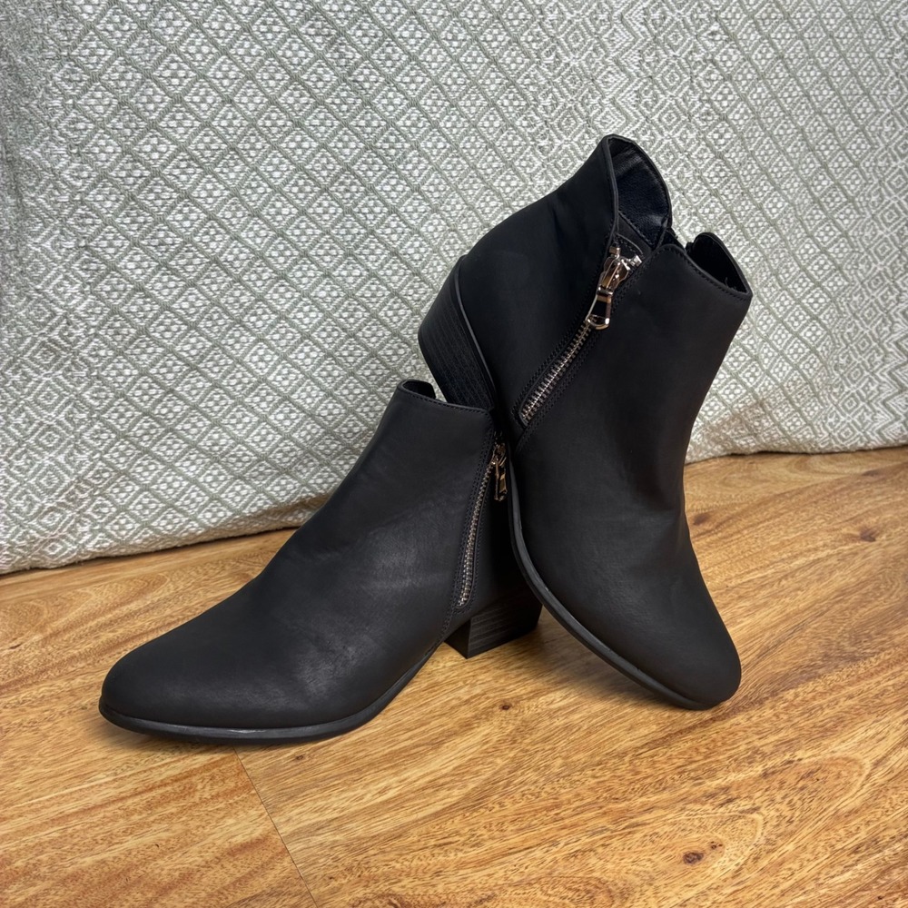 Crochet Black Ankle Boots Size 7 Low Block Heel Side Zip Faux Leather Booties